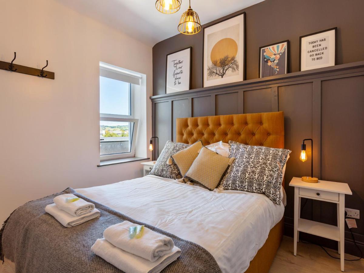 Macs Townhouse Dungarvan ดันการ์วัน ภายนอก รูปภาพ
