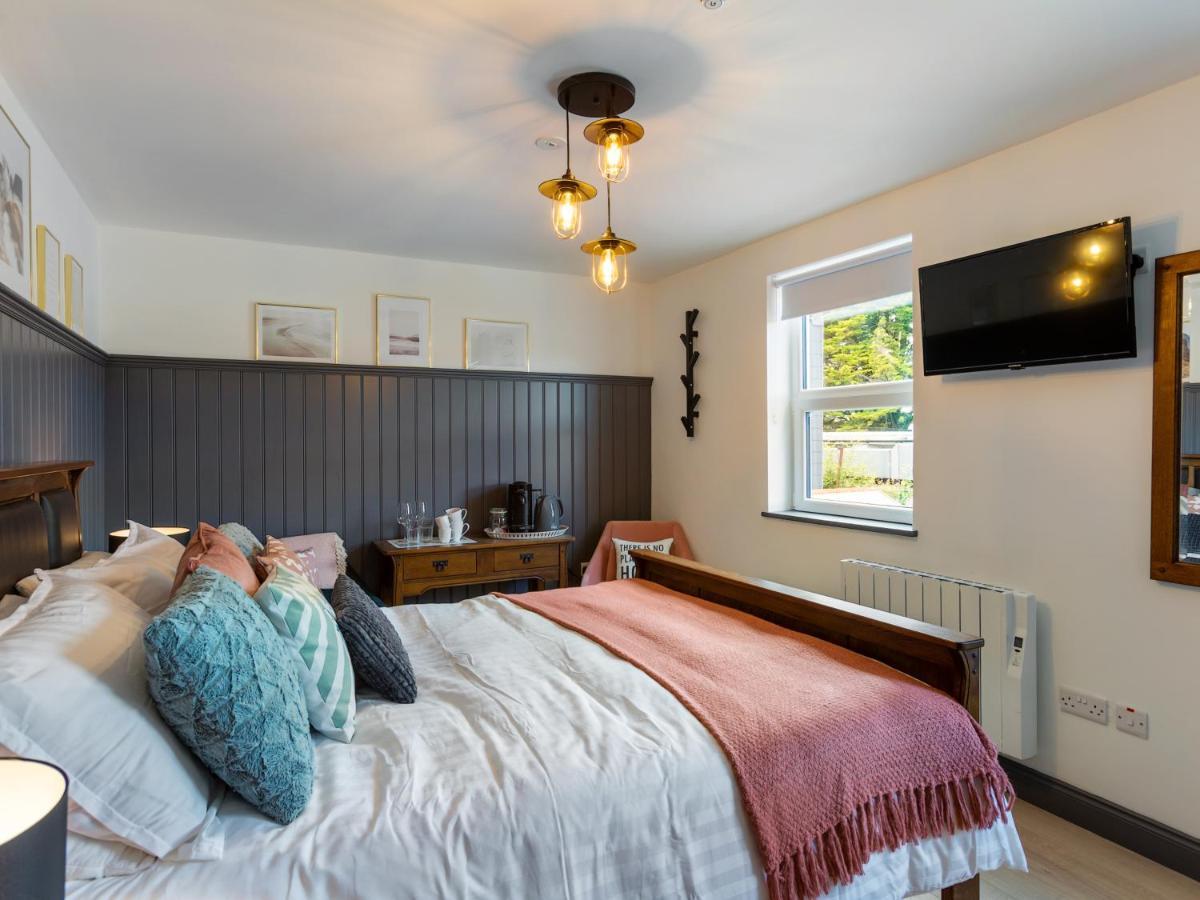 Macs Townhouse Dungarvan ดันการ์วัน ภายนอก รูปภาพ