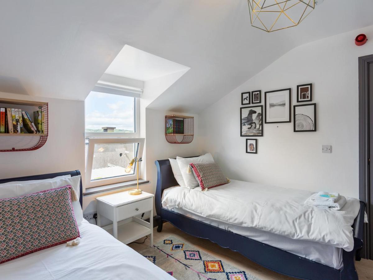 Macs Townhouse Dungarvan ดันการ์วัน ภายนอก รูปภาพ